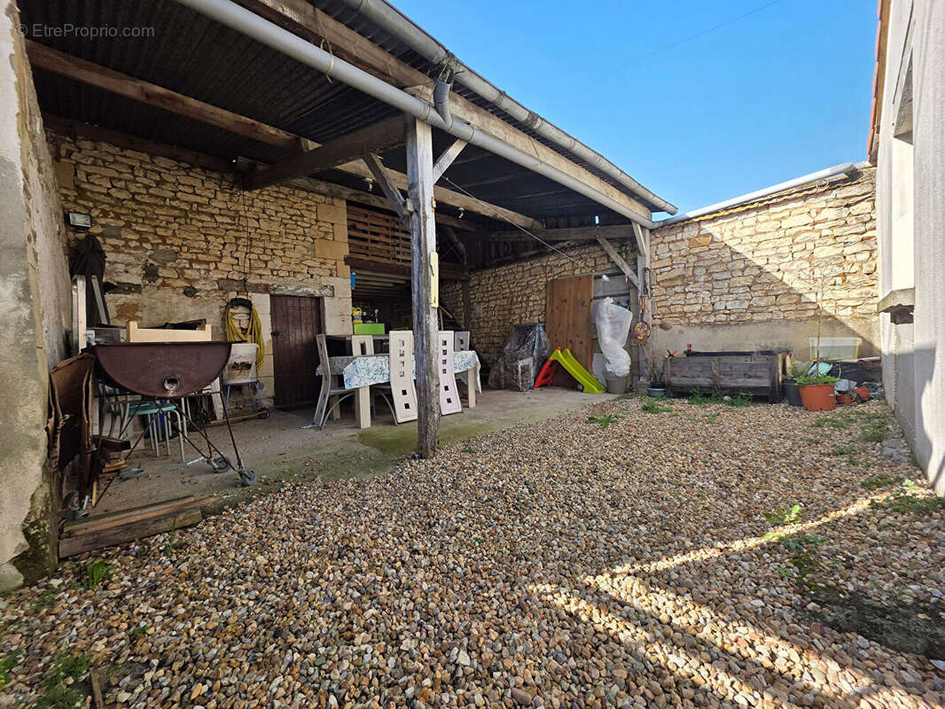 Maison à POUANT
