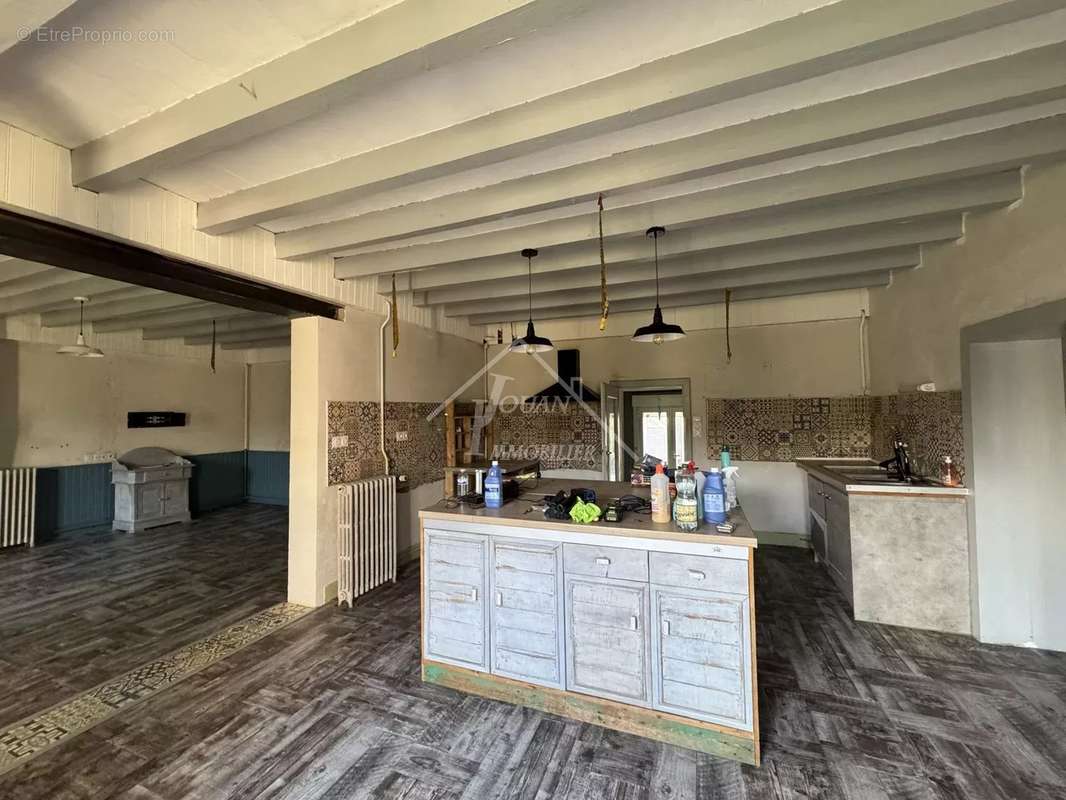 Maison à PARAY-LE-FRESIL