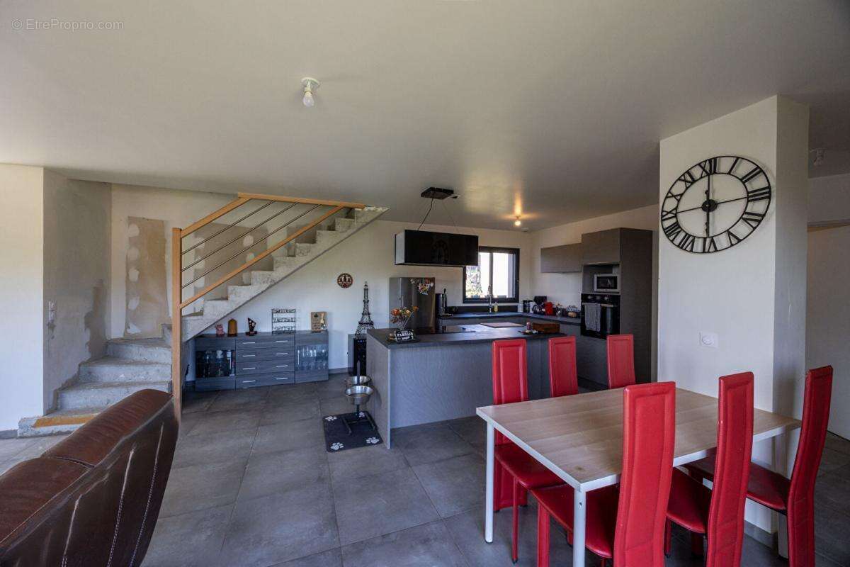 Maison à CHAMBOST-LONGESSAIGNE