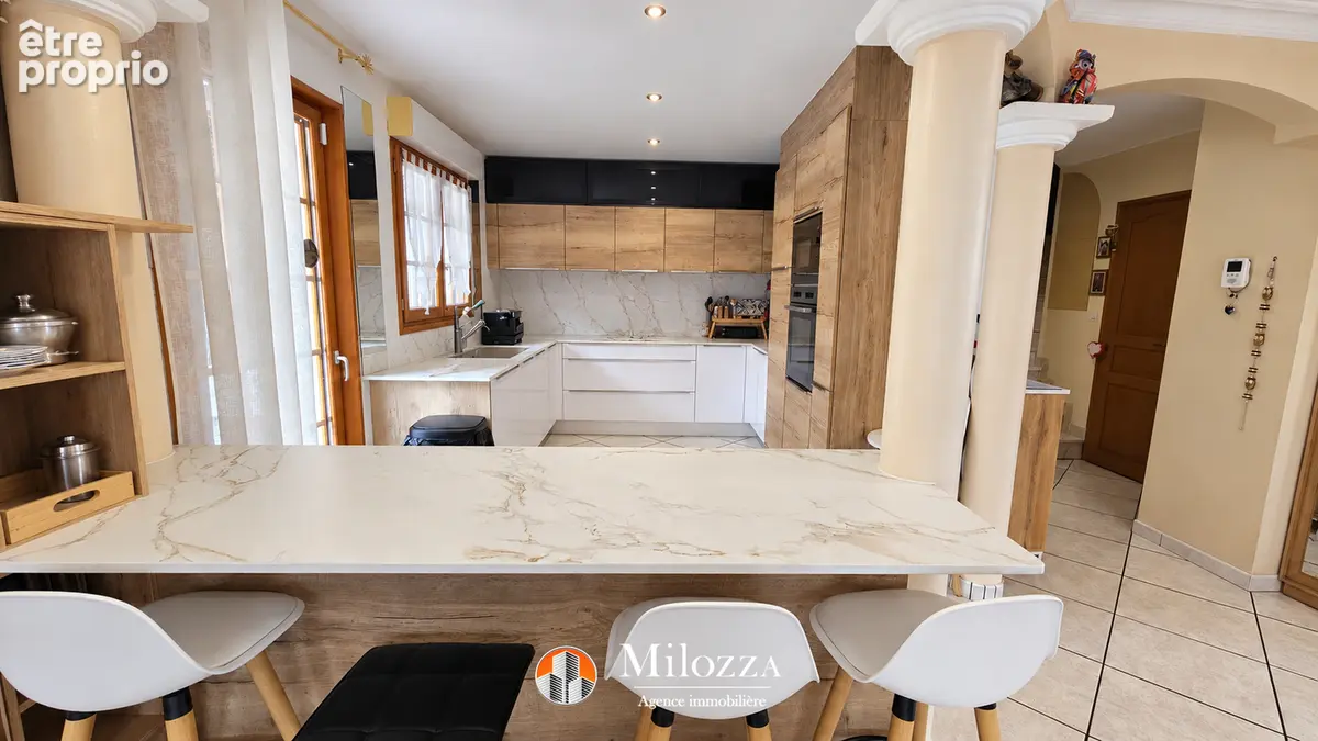 Maison 5 pièces avec piscine et double garage - L'Isle-d'Abeau, Trois Vallons - photo 3