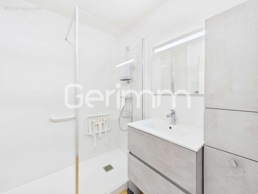 Vente - Appartement - 2 pièces + cuisine - 50 m² - 110 000 € - - photo 13