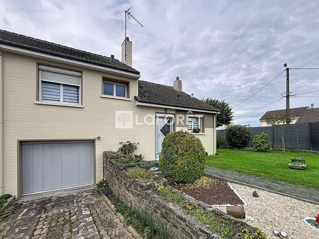 Maison à SAINT-GEORGES-DES-GROSEILLERS