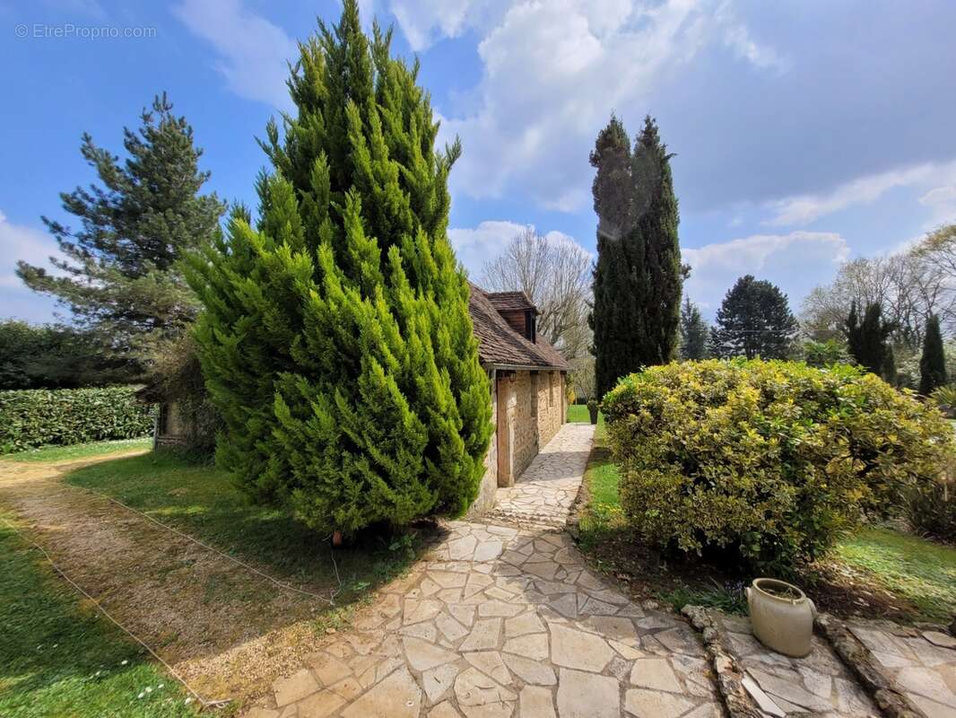 Propriete à vendre 15 pièces LA DOUZE (24) - photo 11