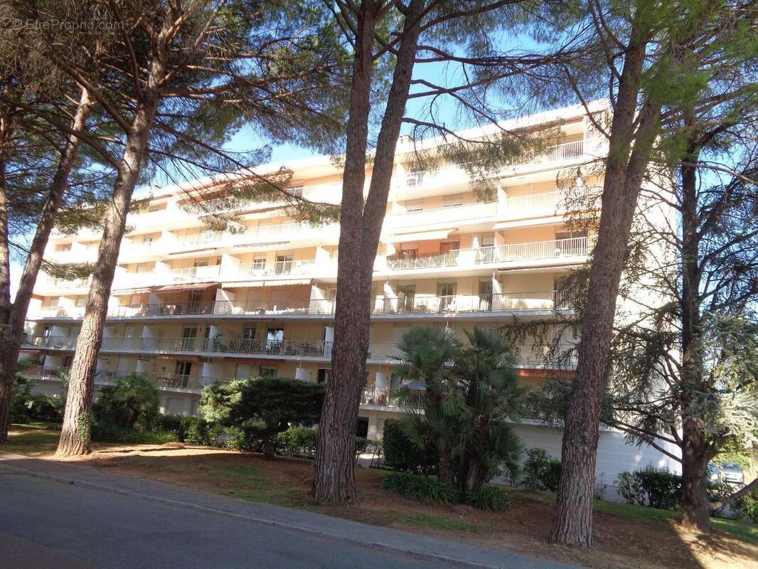   - Appartement à DRAGUIGNAN