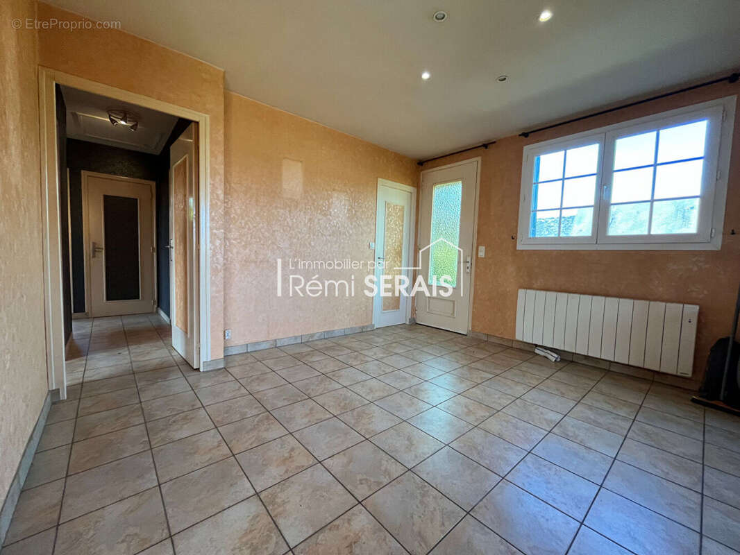 Maison à SAINT-CYR-DU-BAILLEUL