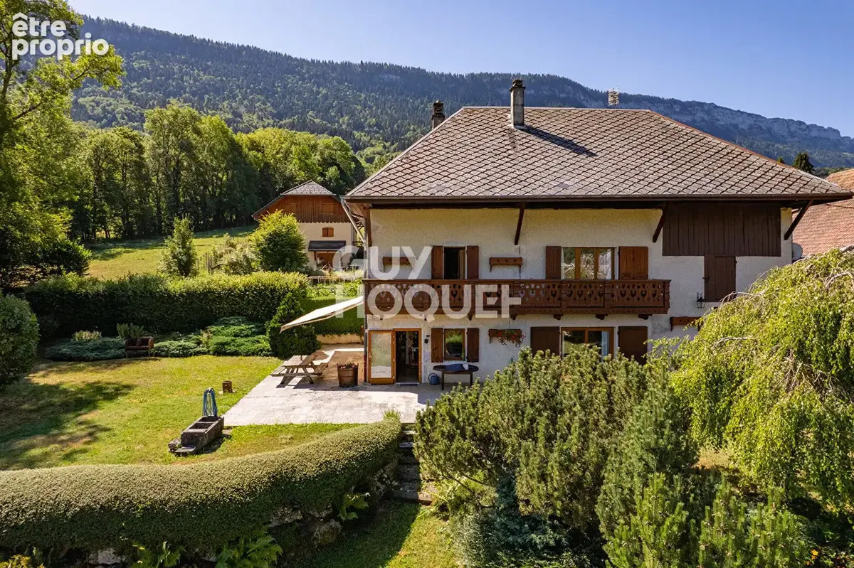 Maison de caractère de 228,4 m² - DPE E - Six chambres, dépendances et vue sur les montagnes - photo 18