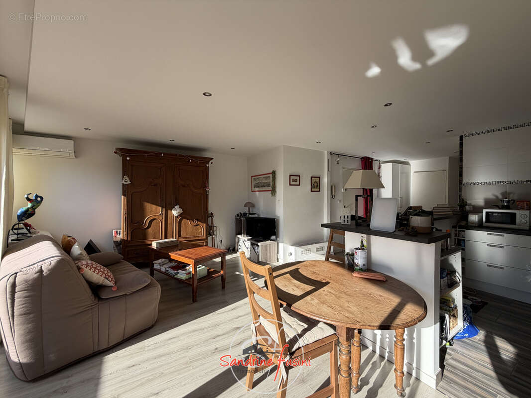 Appartement à CARROS