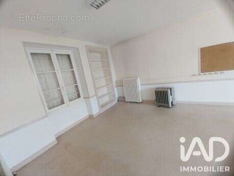 Maison 243 m² à Montmorillon  - photo 9