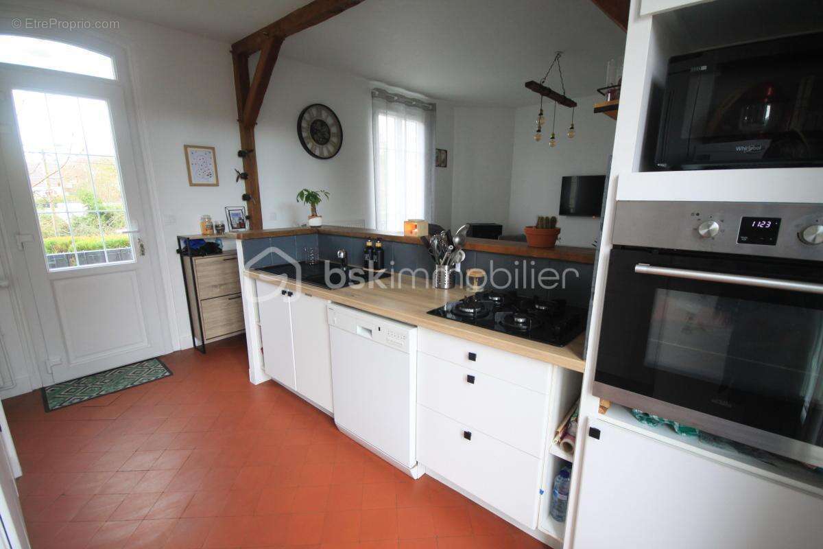 Maison à D&#039;HUISON-LONGUEVILLE