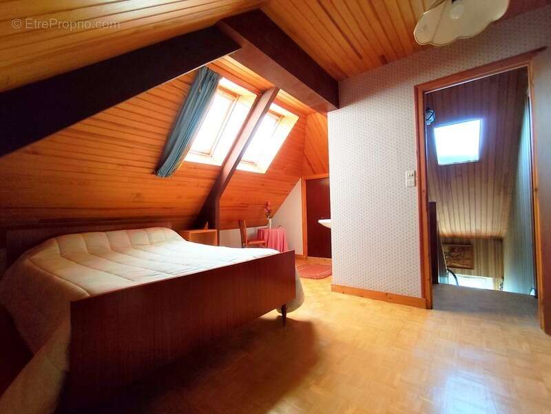 Maison à SAINT-JACUT-LES-PINS