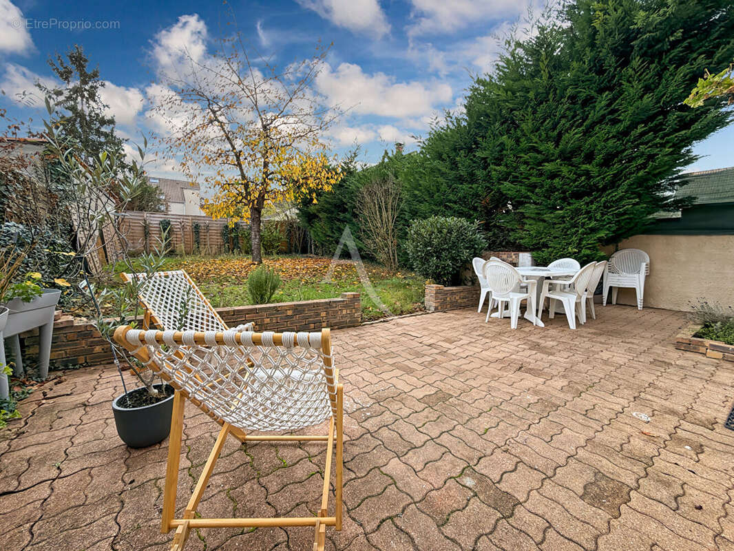 Maison à JOUY-LE-MOUTIER