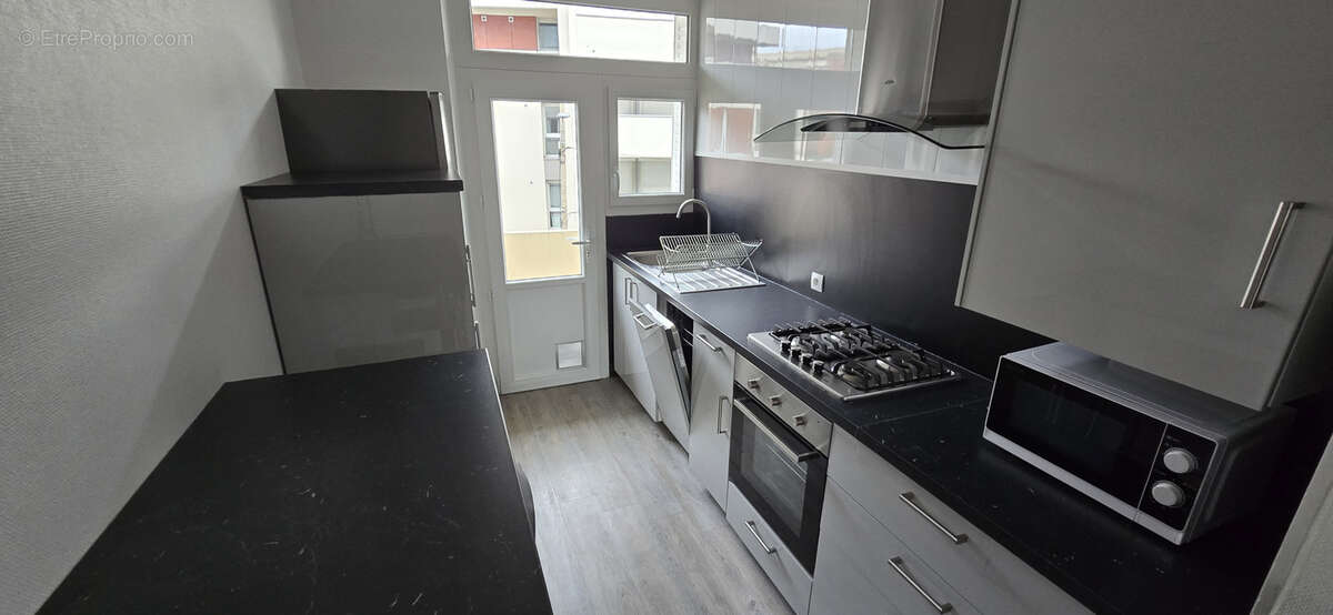 CHAMALIERES Banque de France, appartement de type 2 avec balcon et cave - photo 2