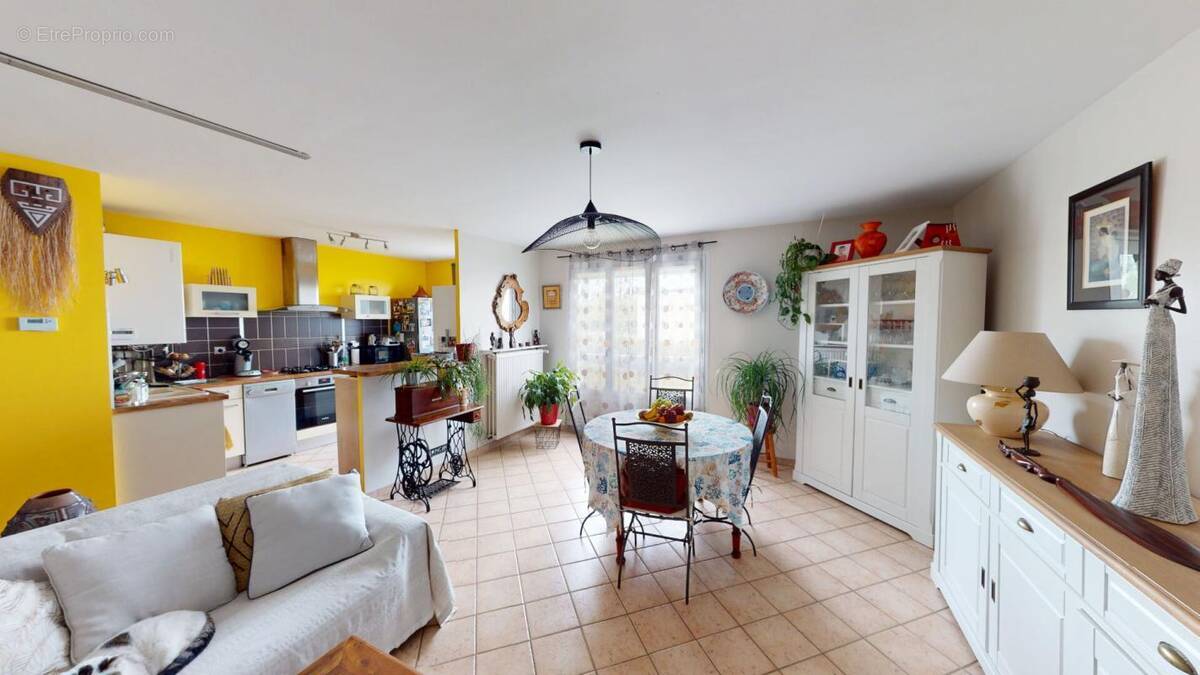 Appartement à SAINT-JEAN-DE-LA-RUELLE