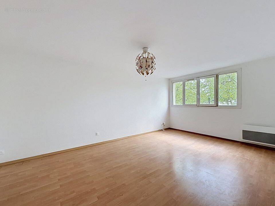Appartement à MONTIGNY-LE-BRETONNEUX