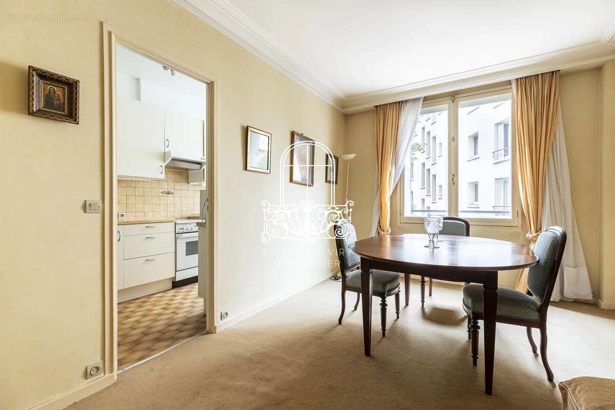 Appartement à PARIS-16E