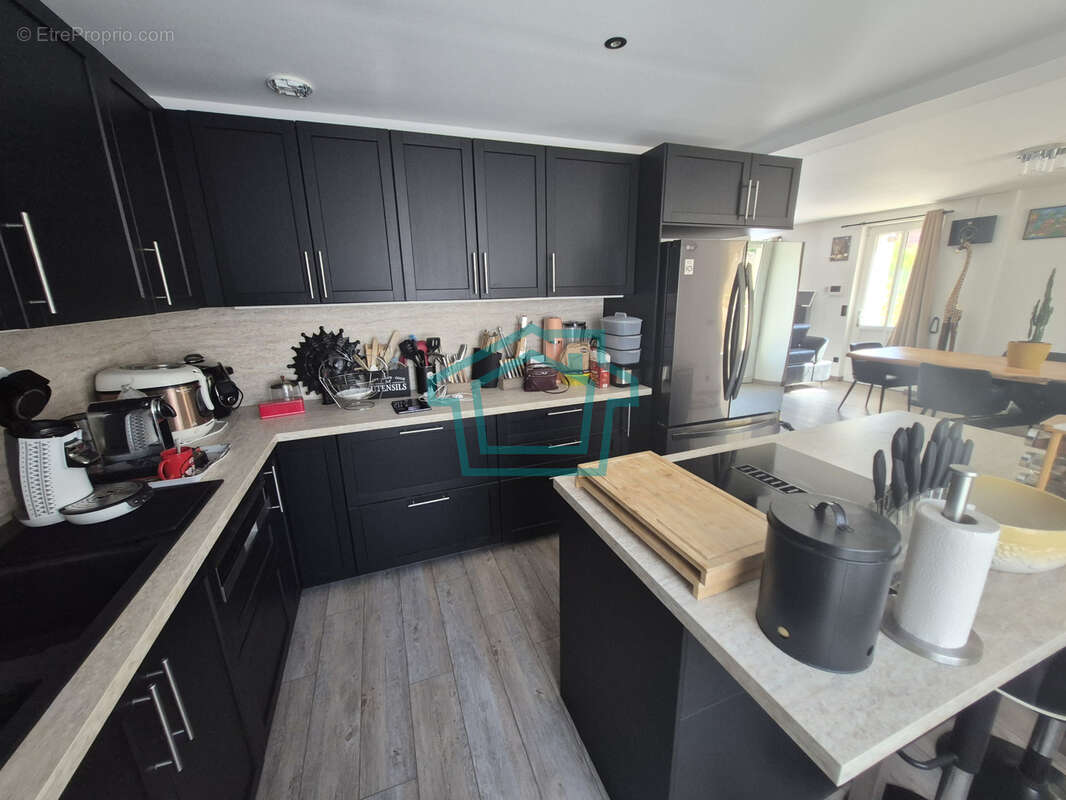 GROSROUVRE   Maison en pierre de caractère de 168 m2 avec grange de 100 m2, studio indépendant et fort potenti - photo 8