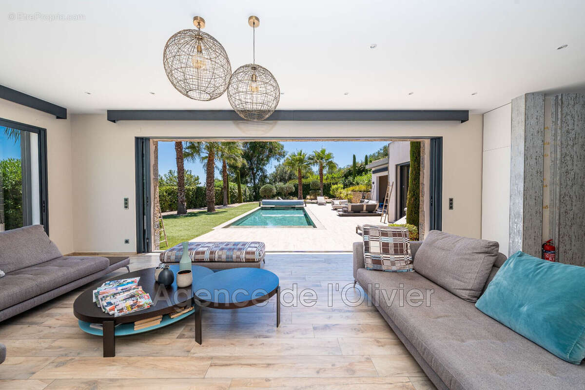 Maison 309 m² à Opio  - photo 2