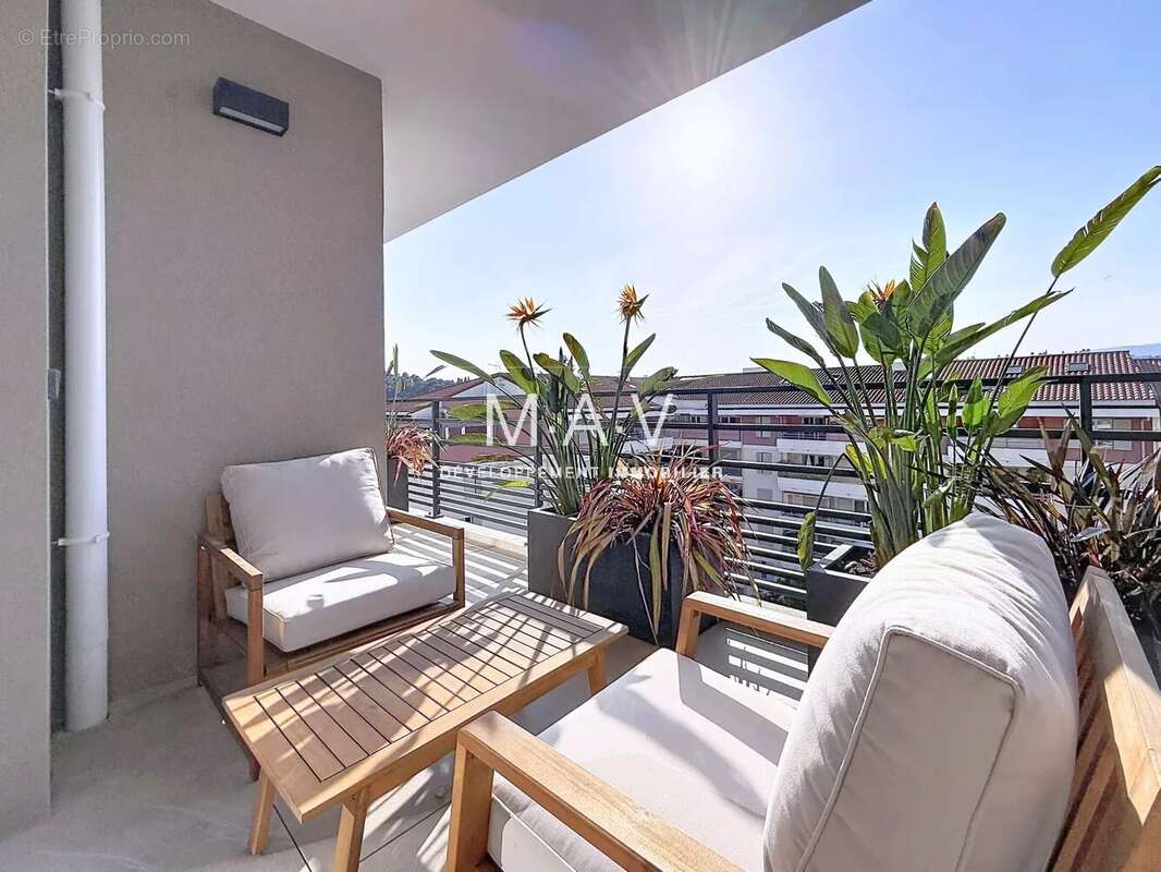 Nice/proche port – appartement duplex 3 pièces, dernier étage, état neuf, 2 terrasses au calme - photo 5