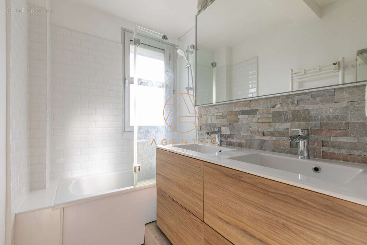 Appartement à SAINT-MAUR-DES-FOSSES