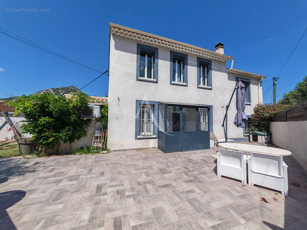 Maison à HYERES