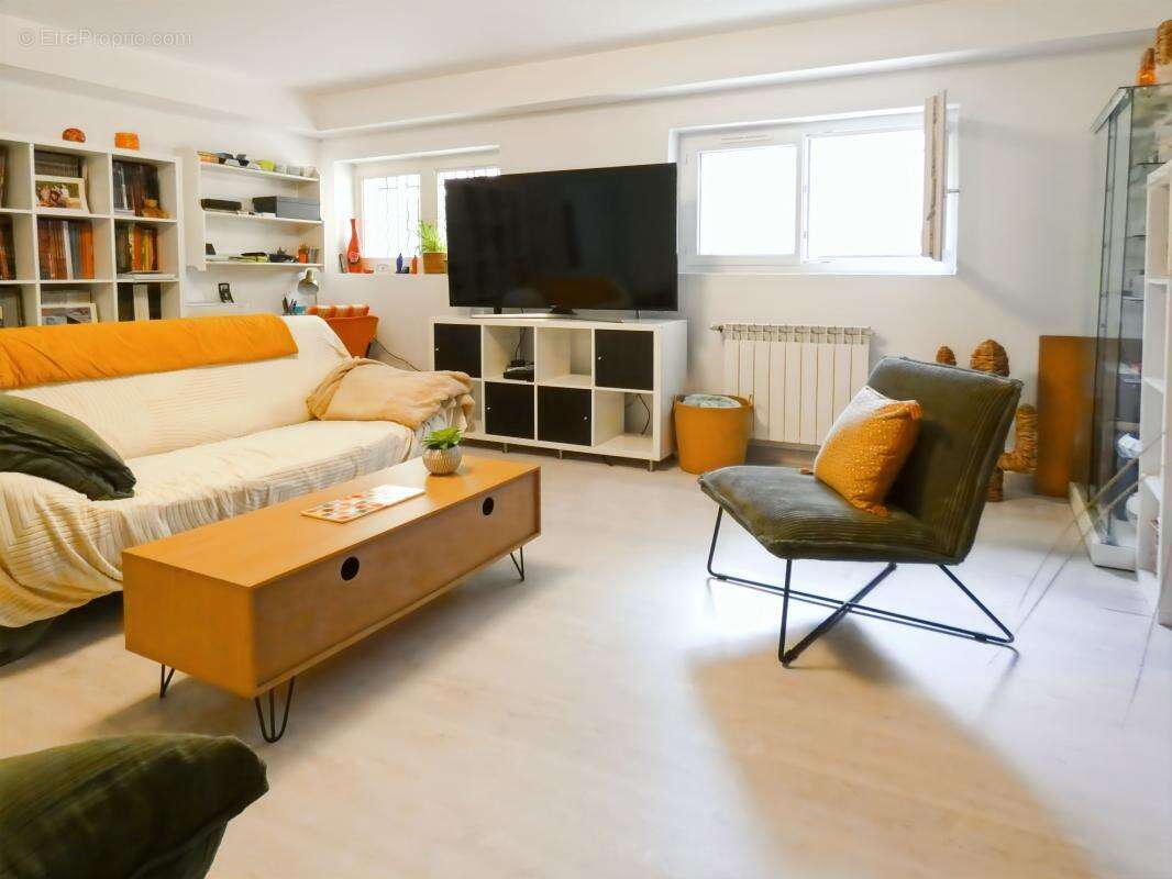 Maison à LAUDUN-L'ARDOISE