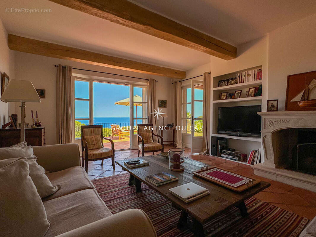 À vendre magnifique villa de type provençal aux issambres 180m2 vue mer sur le golfe de st tropez - photo 4