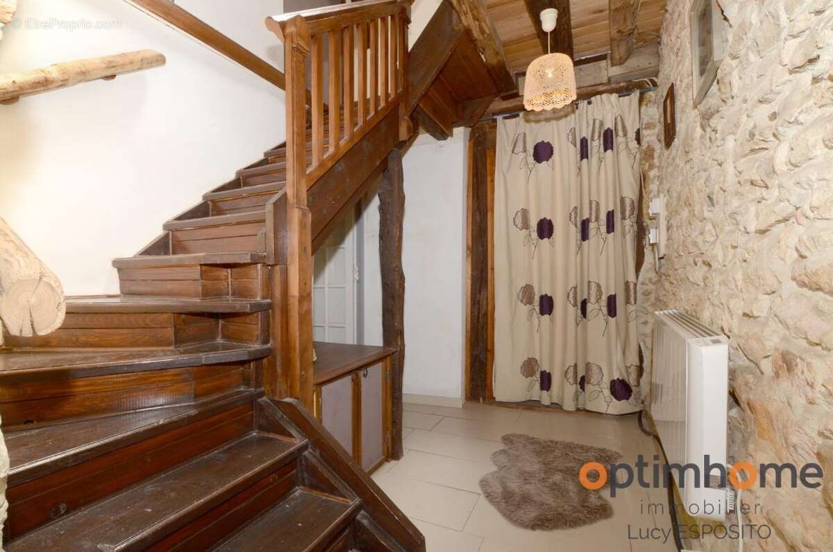  Charmante maison en pierre de 1780 pleine de caractère – Saint-Laurent-de-Céris (16)  - photo 11