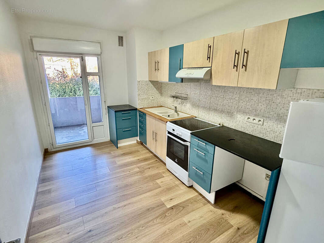 CEBAZAT / Appartement à vendre en centre-ville de type F3 avec balcon ! - photo 3