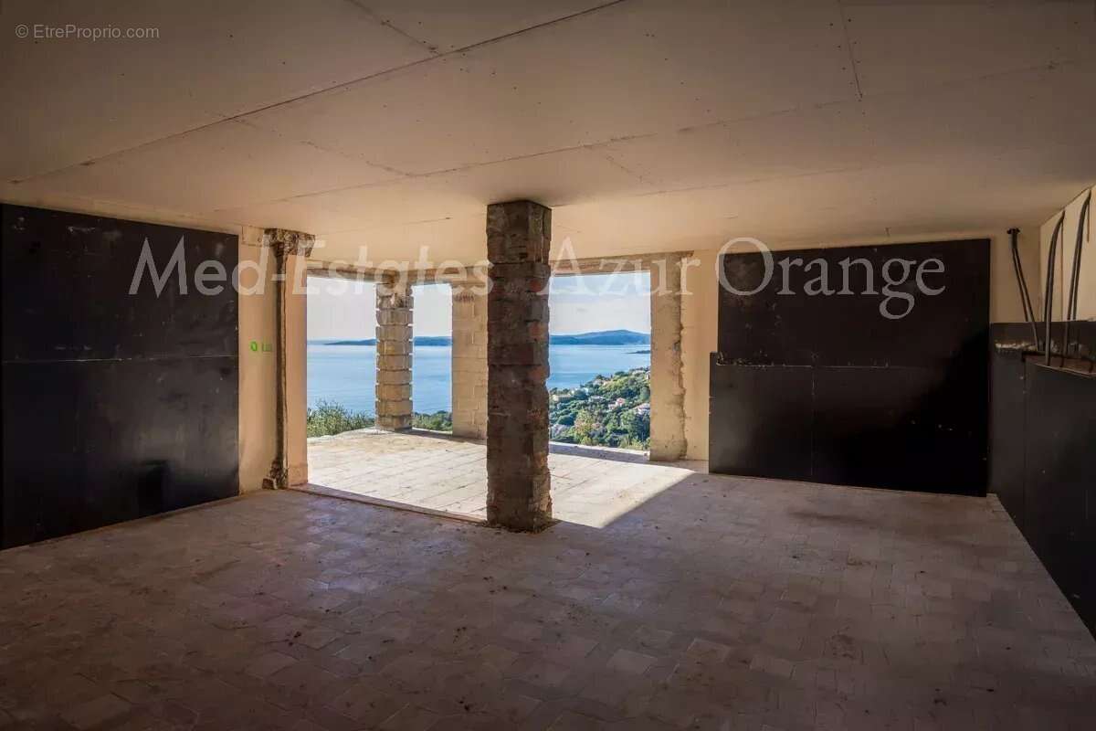 Maison à LES ISSAMBRES