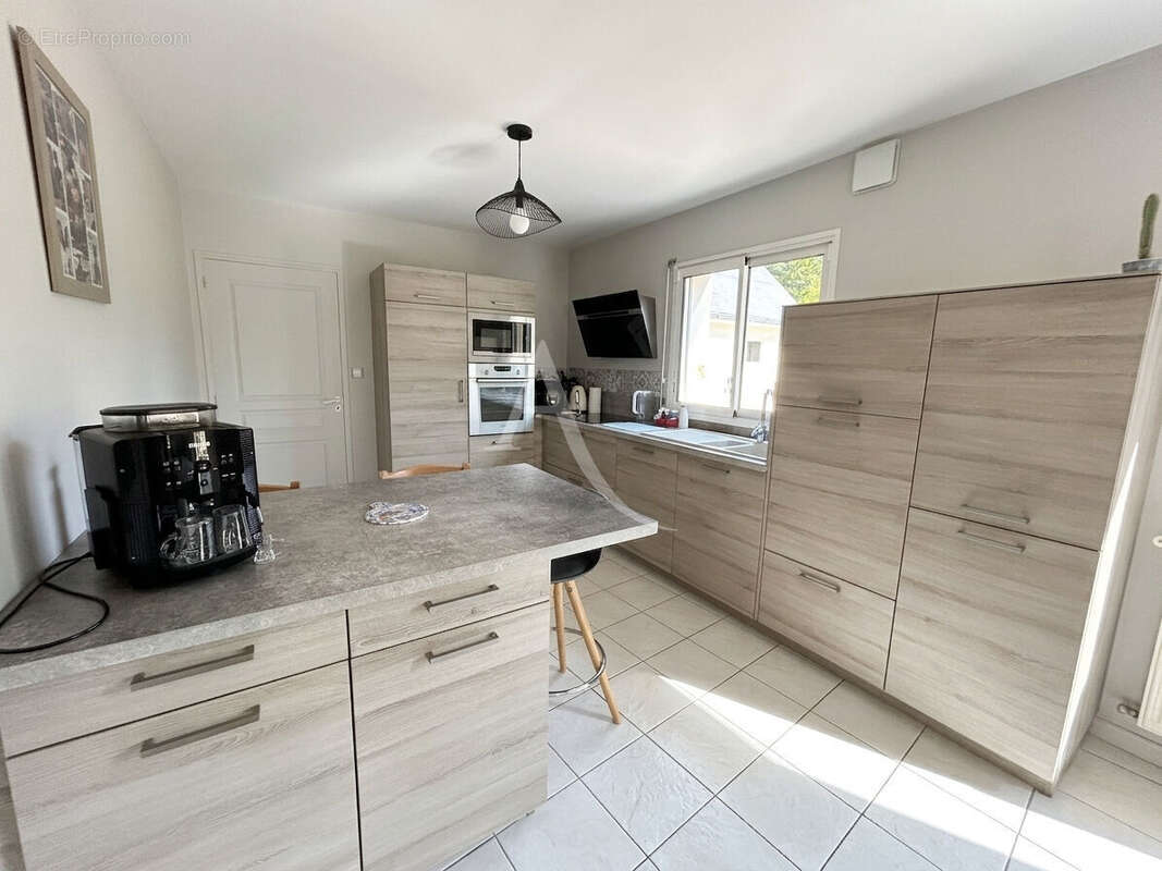 Maison familiale d'environ 179 m² en plein coeur de Saint-André-des-Eaux - photo 6