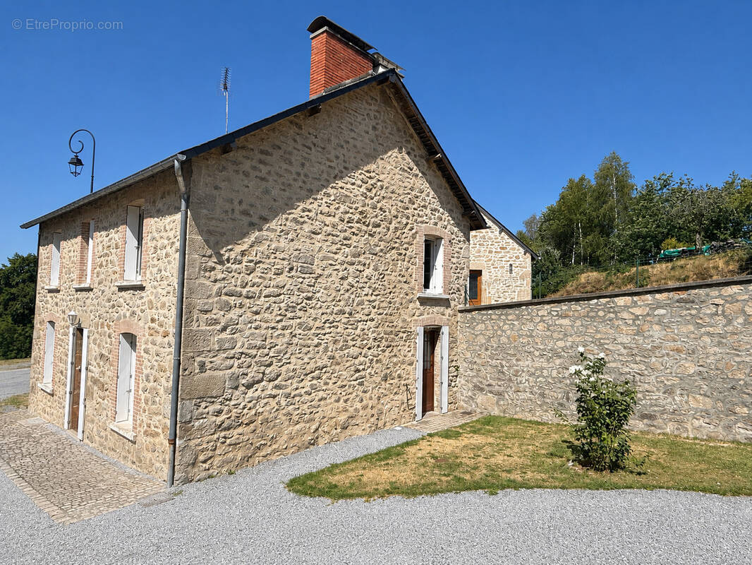 Maison à PEROLS-SUR-VEZERE