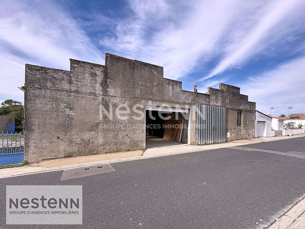 Parking à SAINT-URBAIN