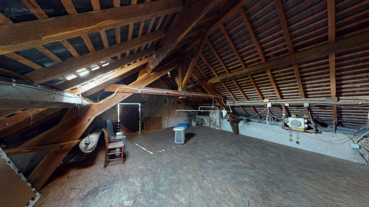 Maison en pierre 4 chambres + dependances + 2.5 ha - photo 13
