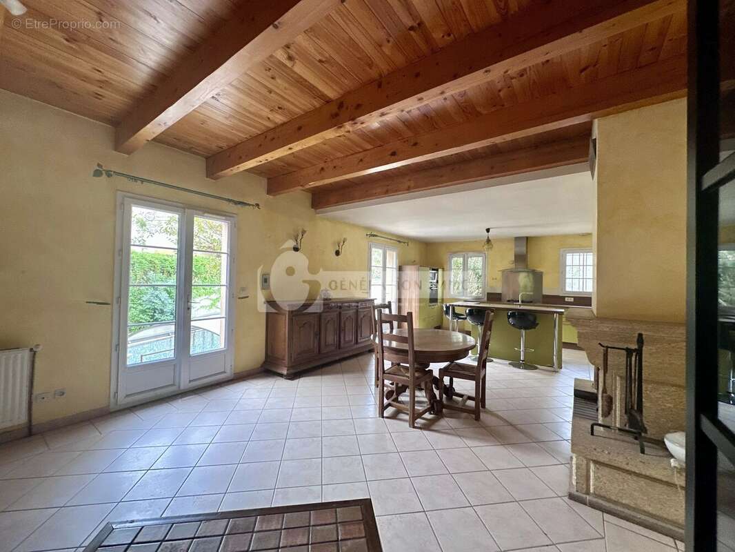 Maison au centre du village de Fontvieille - photo 3