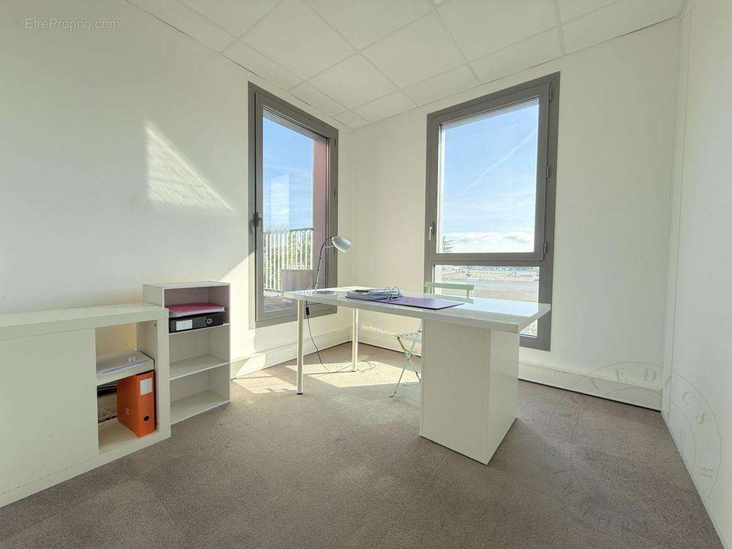 Commerce à FRANCHEVILLE