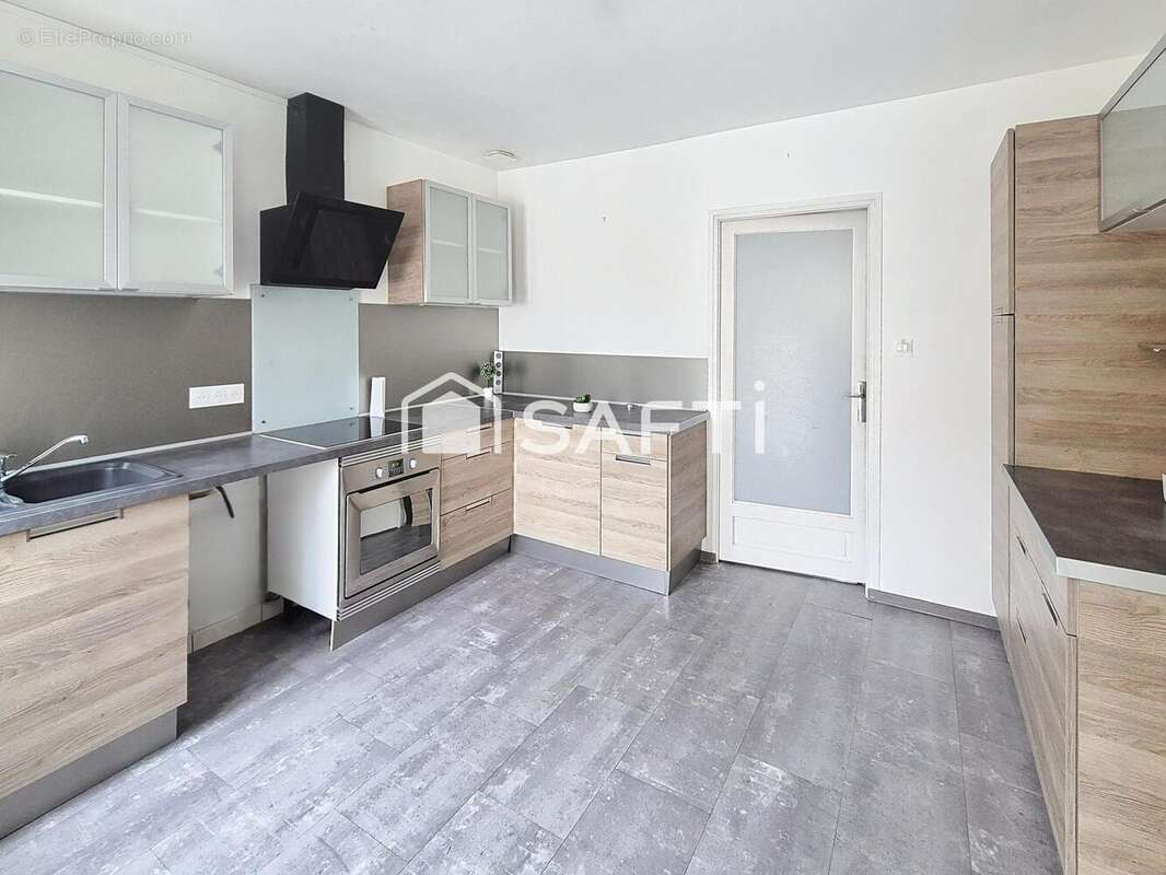 Maison 90 m² à Montceau-Les-Mines  - photo 2