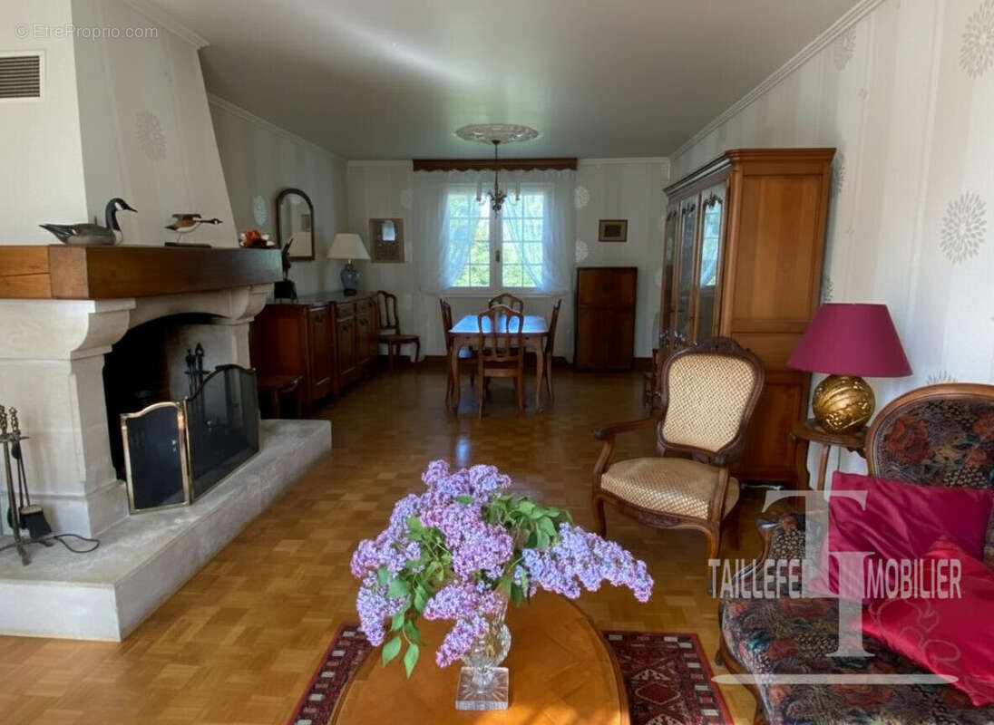 Maison à COULOUNIEIX-CHAMIERS