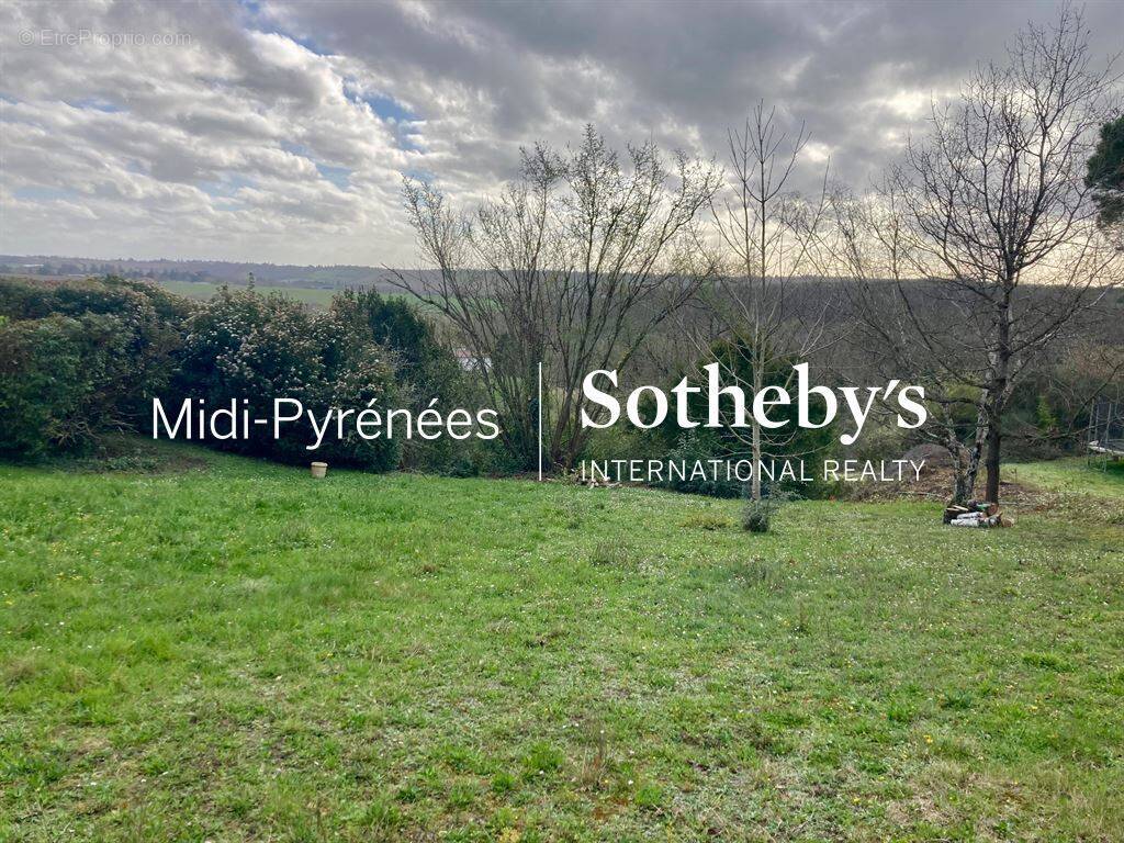 Terrain à VIGOULET-AUZIL
