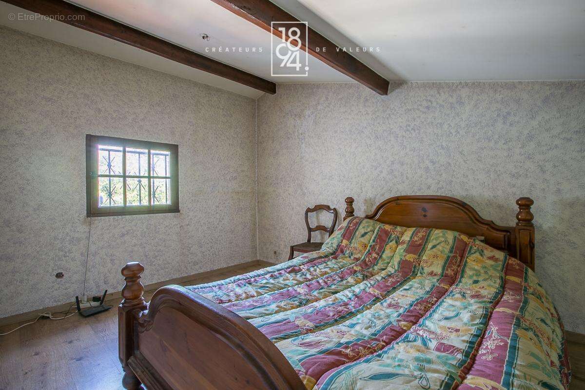 MARSEILLE 14ᵉ – Le Canet  Maison familiale 127 m² avec garage, jardin et piscine – Fort potentiel - photo 16
