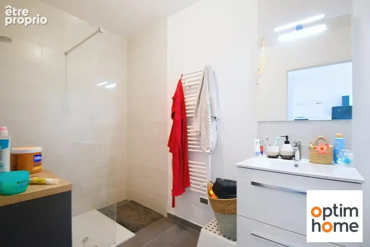Appartement plain pied 50m2 environ - terrasse - place de parking privative - vendu meuble - photo 7