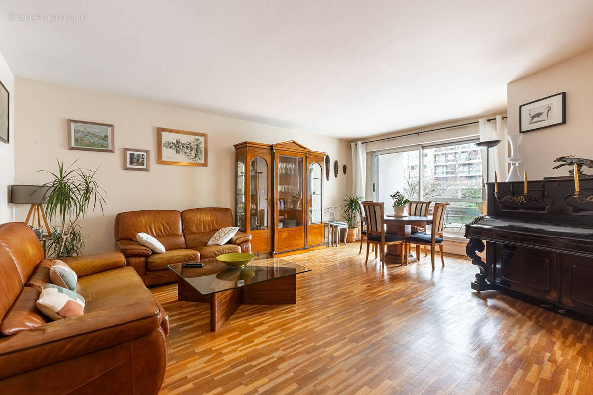 Appartement à COURBEVOIE