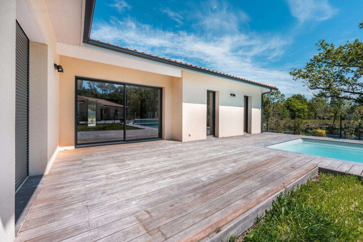 Terrain à BLANQUEFORT