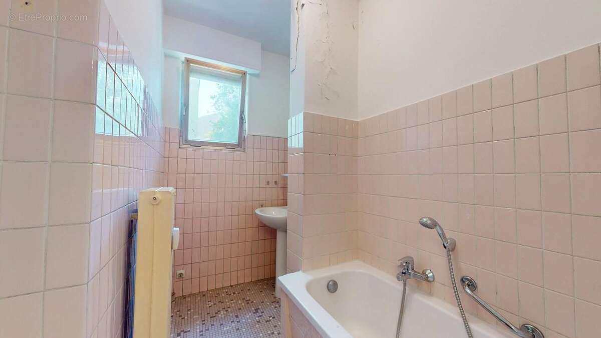 Mulhouse Parc Steinbach – Grand F2 de 70,35 m² avec ascenseur, 2 balcons et cave - photo 5