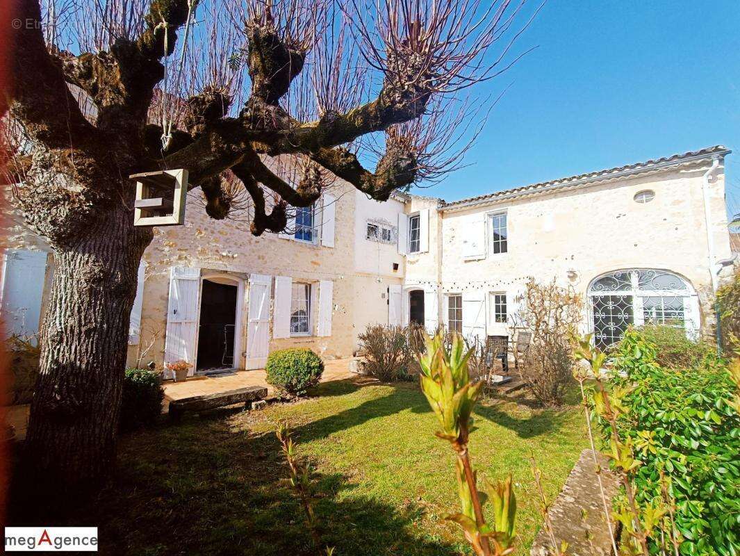 Maison à SAINTE-CROIX-DU-MONT