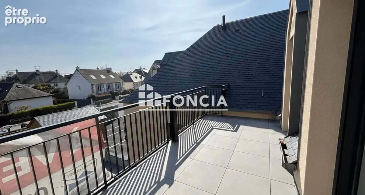 DERNIER ÉTAGE lumineux appartement T4, belle terrasse orientée Sud, vue dégagée, double garage, prestations de qualité - photo 3