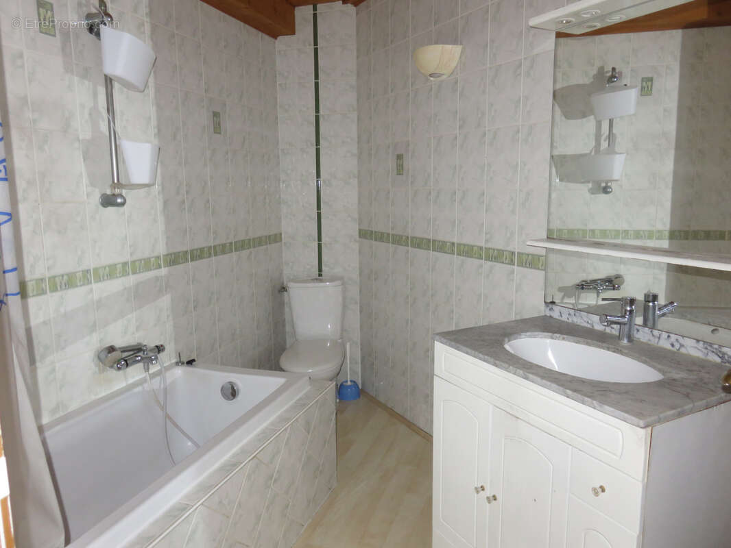 Appartement à ALBOUSSIERE