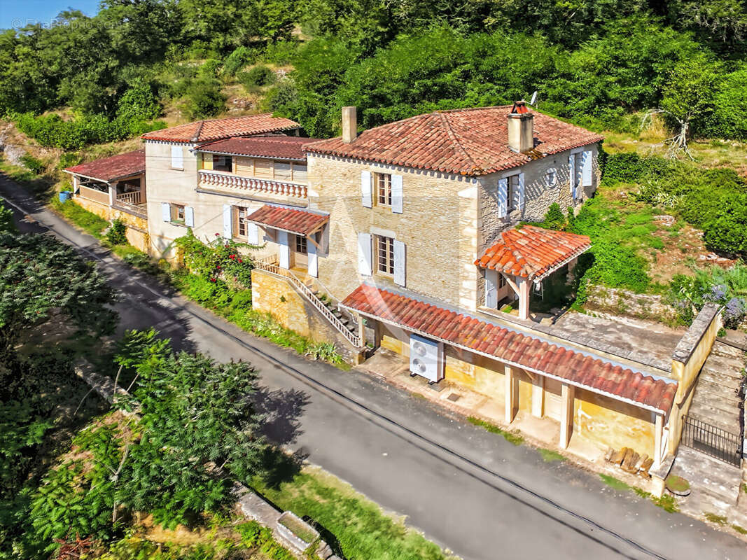 Maison à BLANQUEFORT-SUR-BRIOLANCE