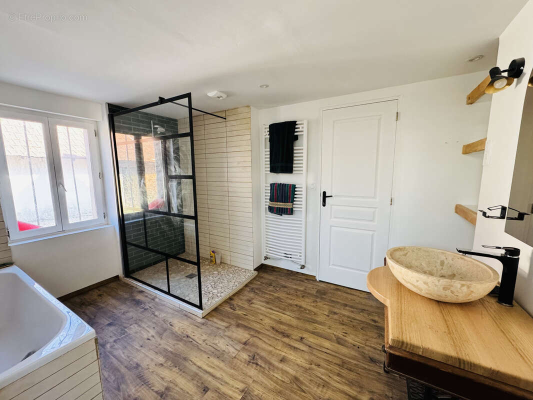 Maison à LA CHAPELLE-SAINT-SAUVEUR