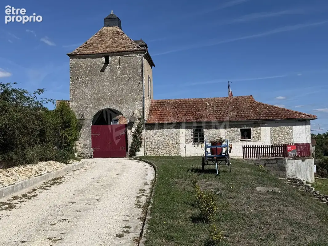 Authentique propriété en pierre avec cour intérieure, grange, colombier et vue sur le canal - photo 5