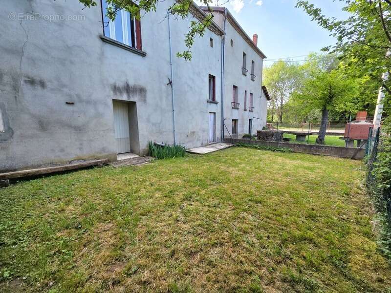 Maison à AUZELLES